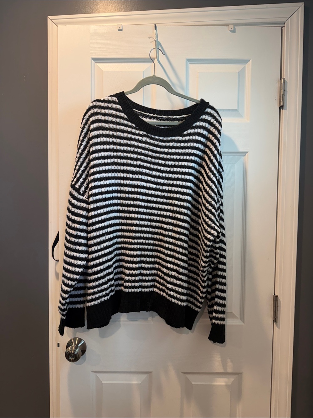 Black & White Striped Crewneck Sweater - Classic Everyday Knit Slouchy